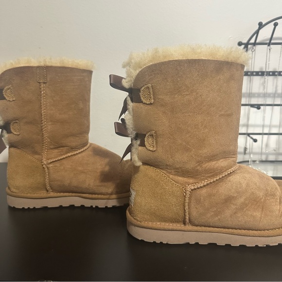 UGG Chestnut Bailey Bow II Boots - Picture 2 of 5